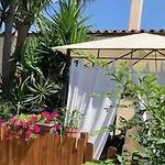 Brezza Di Mare לינה וארוחת בוקר 3*
